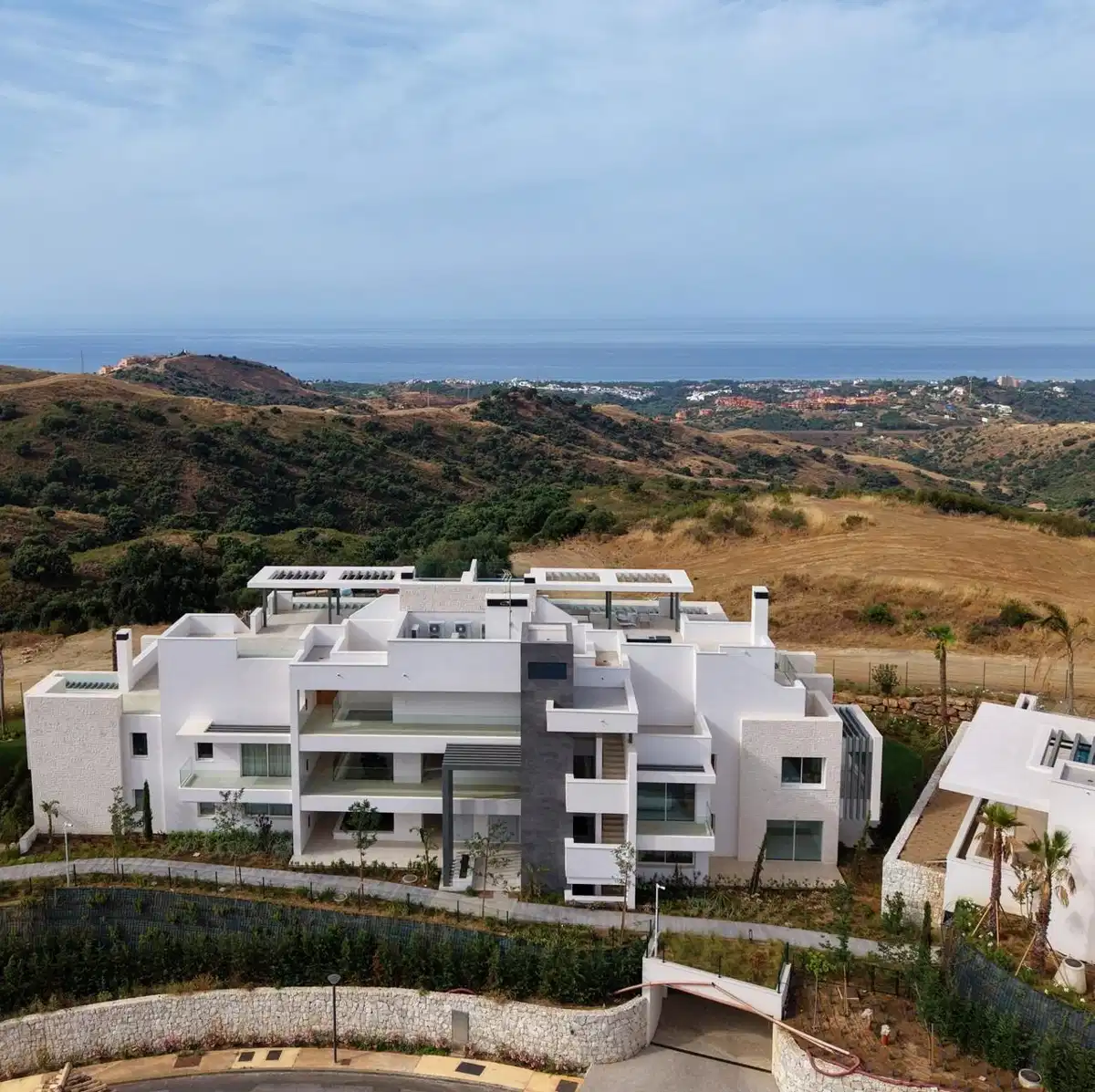 3-Bedroom, 3-Bathroom Ground Floor Apartment with Panoramic Sea Views in El Soto de Marbella