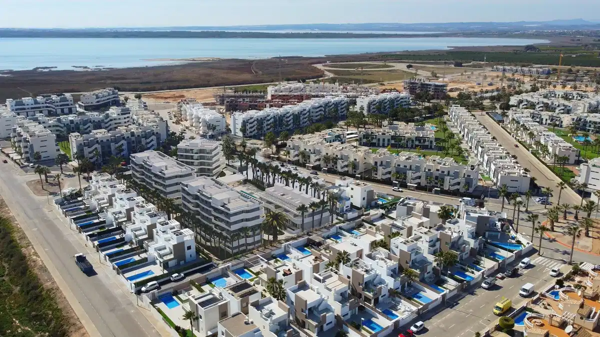 3-Bedroom, 2-Bathroom Townhouse with Rooftop Solarium in El Raso, Guardamar del Segura