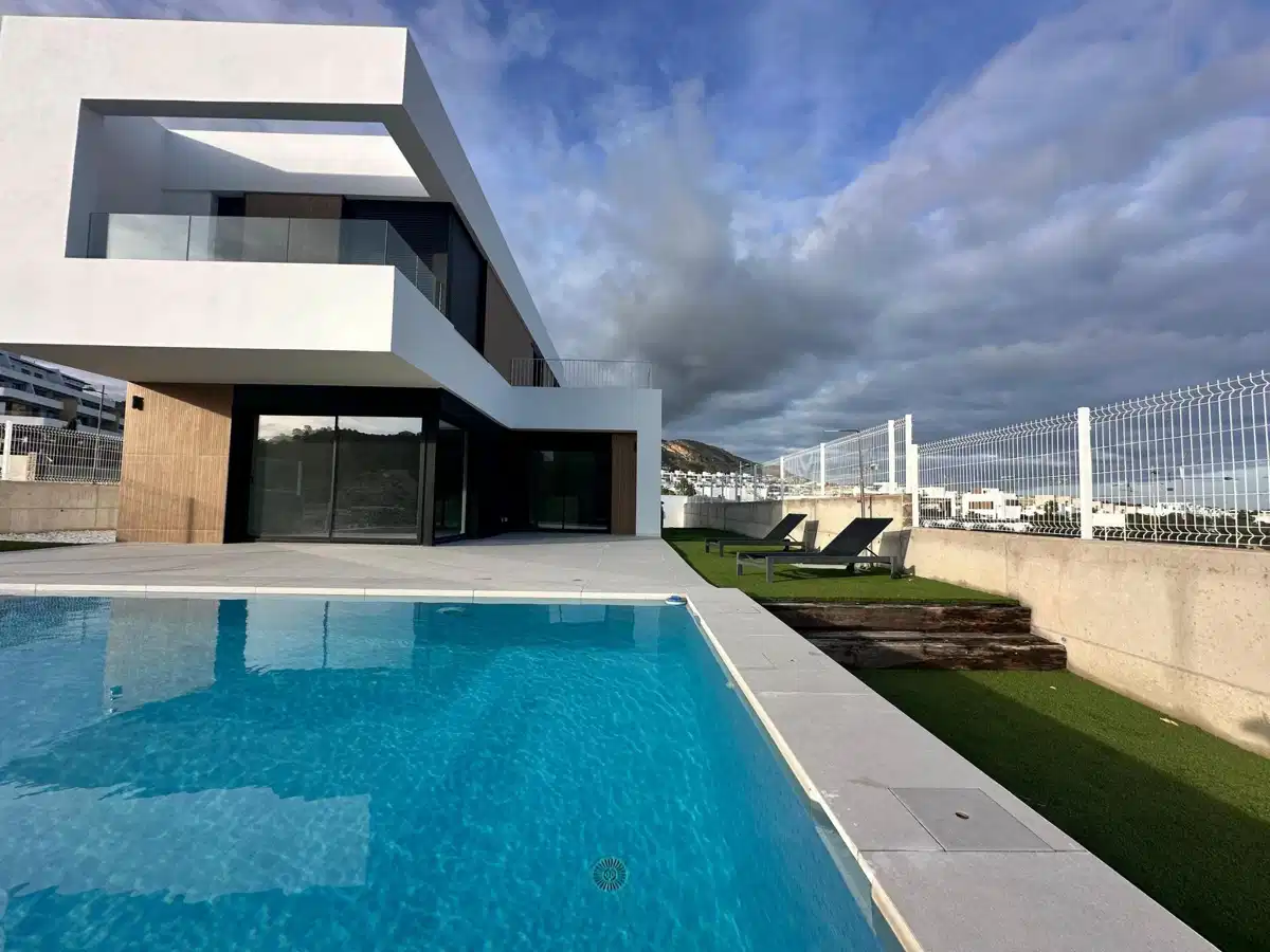 3-Bedroom, 3-Bathroom Modern Villa with Private Pool and Sea Views in Finestrat, Costa Blanca
