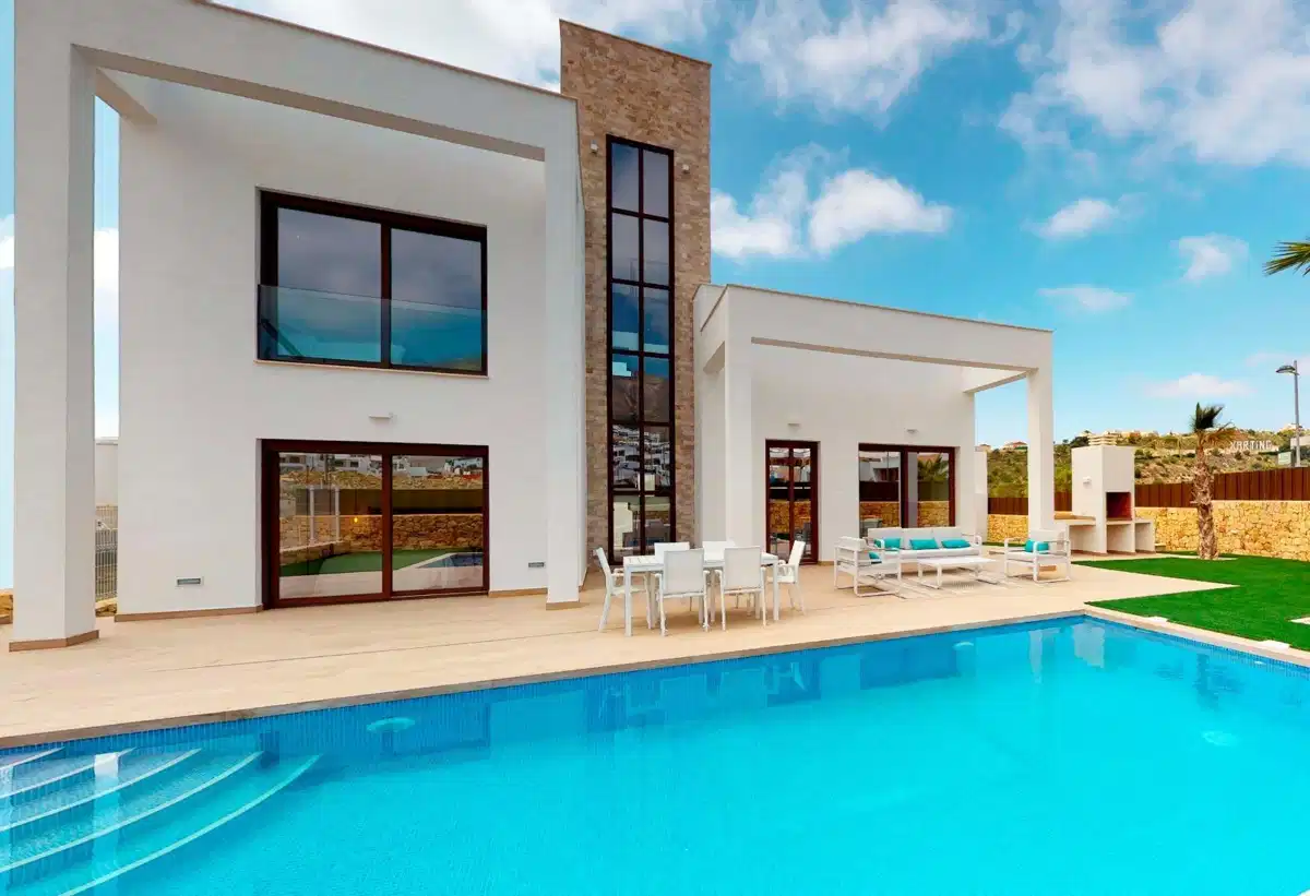 5-Bedroom, 4-Bathroom Villa with Panoramic Sea Views in Finestrat