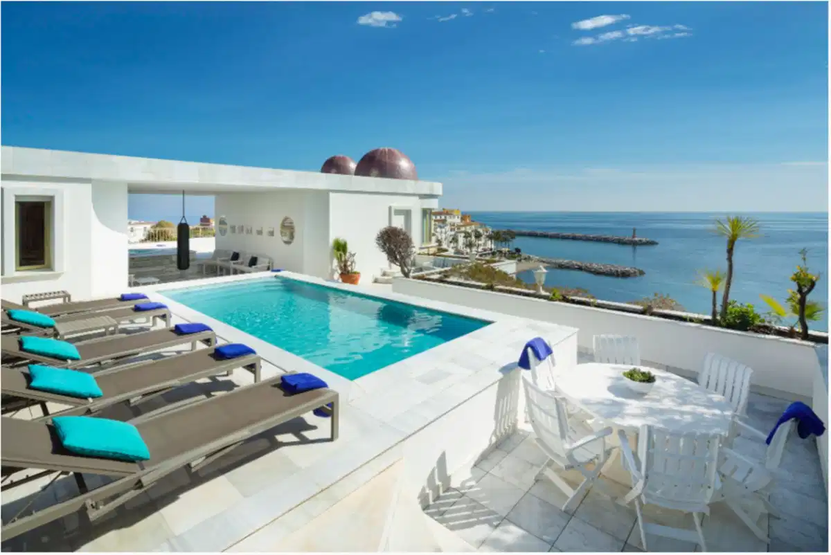 8 bedrooms, 5.1 bathrooms Penthouse in Puerto Banús