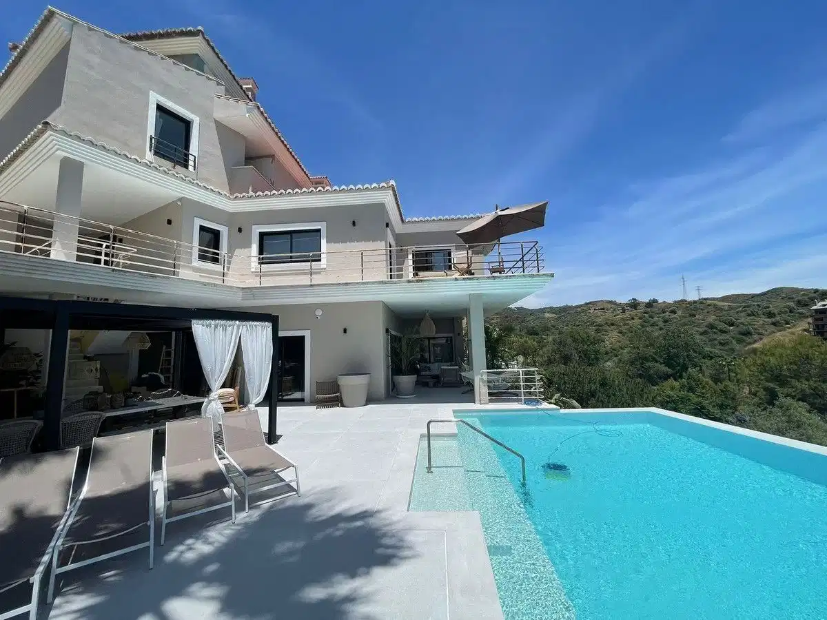 7 bedrooms, 8 bathrooms Villa in Elviria