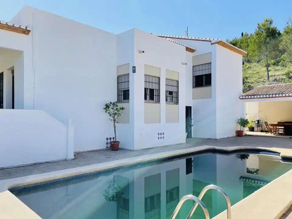 5 bedrooms, 3 bathrooms Villa in Denia