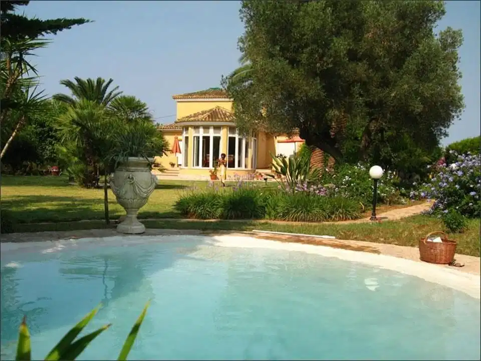 4 bedrooms, 3 bathrooms Villa in Denia