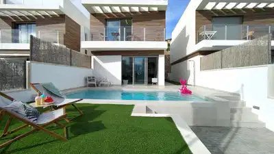 3 bedrooms, 4 bathrooms Villa in Villamartin thumb 2