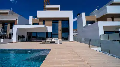 4 - 5 bedrooms, 5 bathrooms Villa in Finestrat