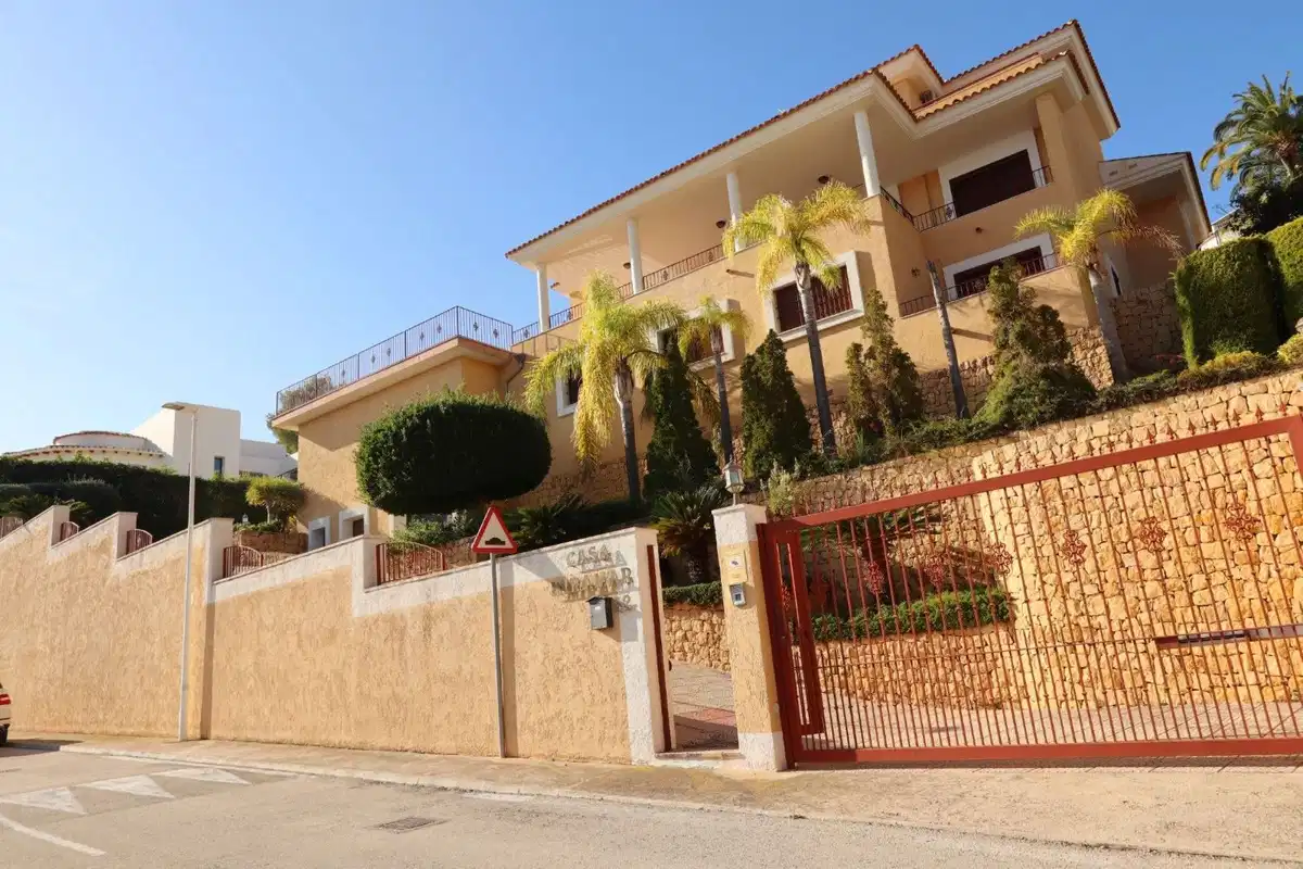 5 bedrooms, 6 bathrooms Villa in Altea