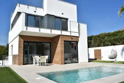 3 bedrooms, 4 bathrooms Villa in La Campaneta