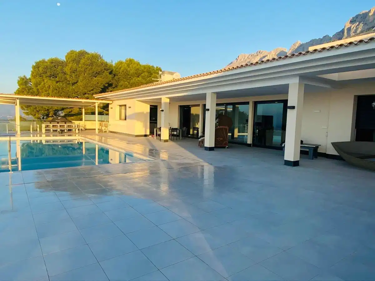 5 bedrooms, 4 bathrooms Villa in Altea