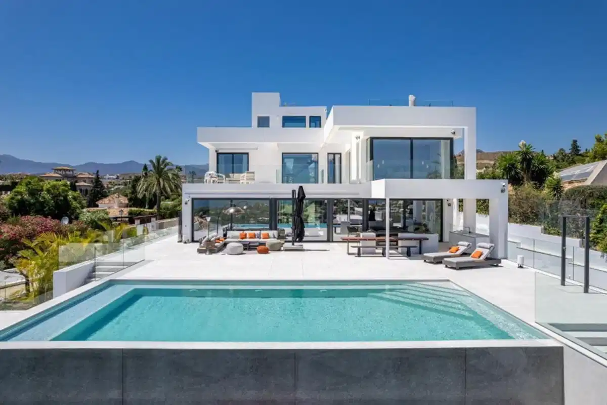 6 bedrooms, 8 bathrooms Villa in Benahavís