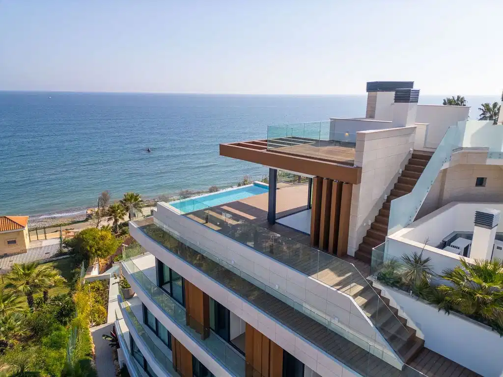 4 bedrooms, 4.5 bathrooms Penthouse in Estepona