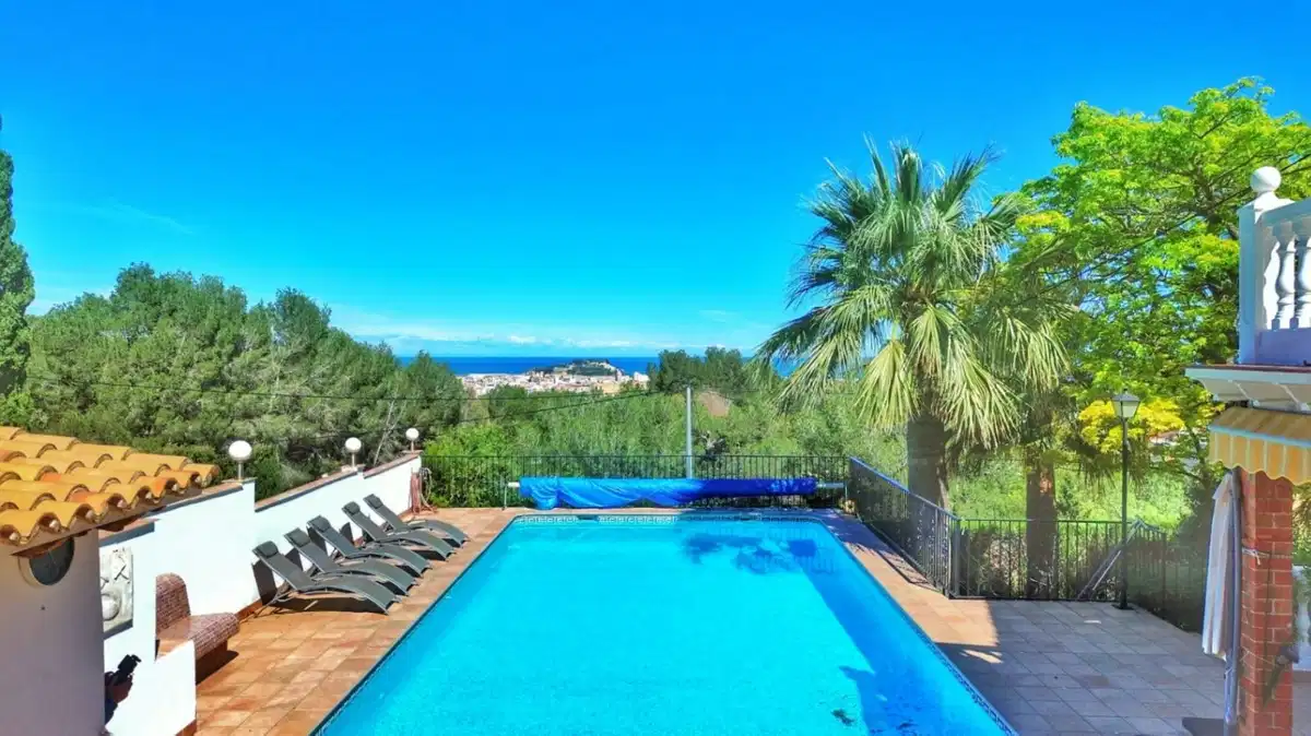5 bedrooms, 3 bathrooms Villa in Denia