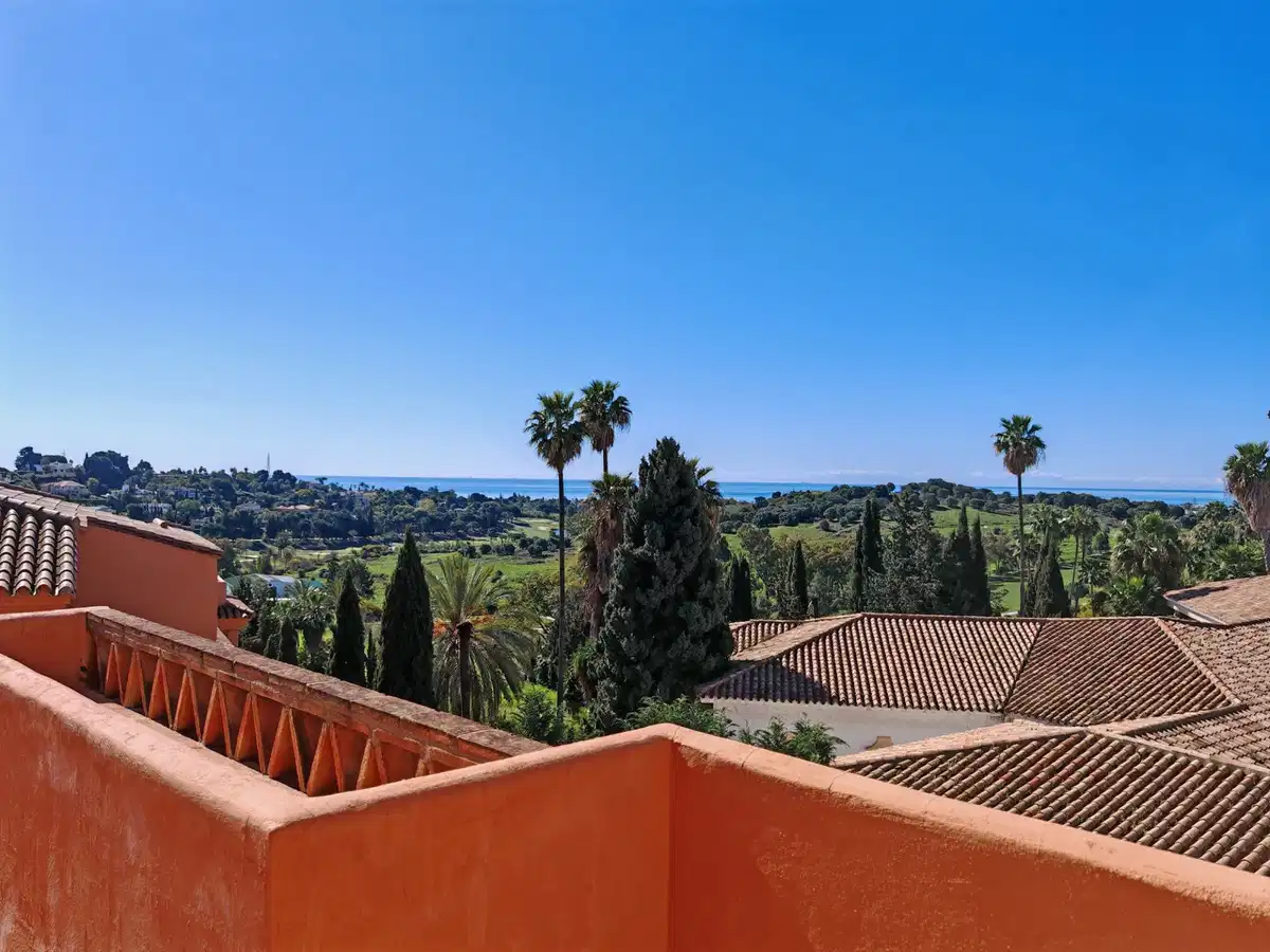 3 bedrooms, 3 bathrooms Penthouse in Benahavís