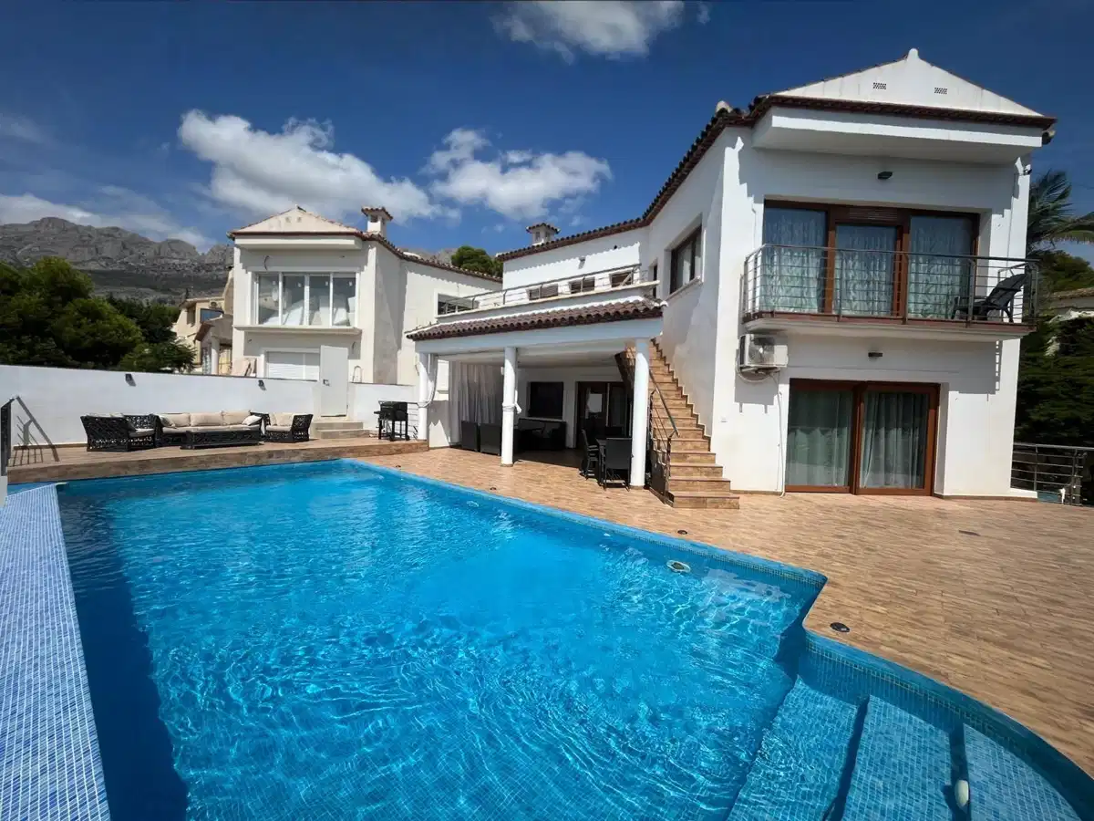 7 bedrooms, 5 bathrooms Villa in Altea