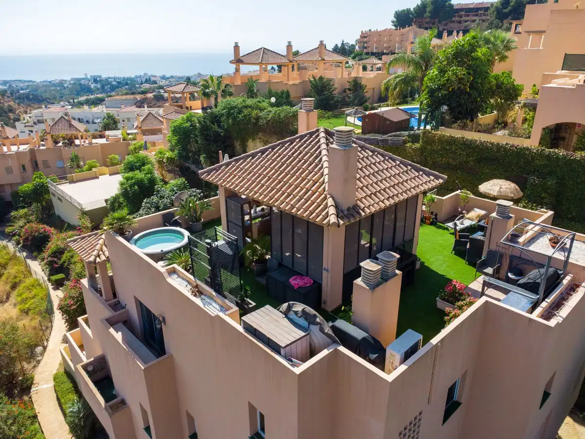 3 bedrooms, 3 bathrooms Penthouse in Calahonda