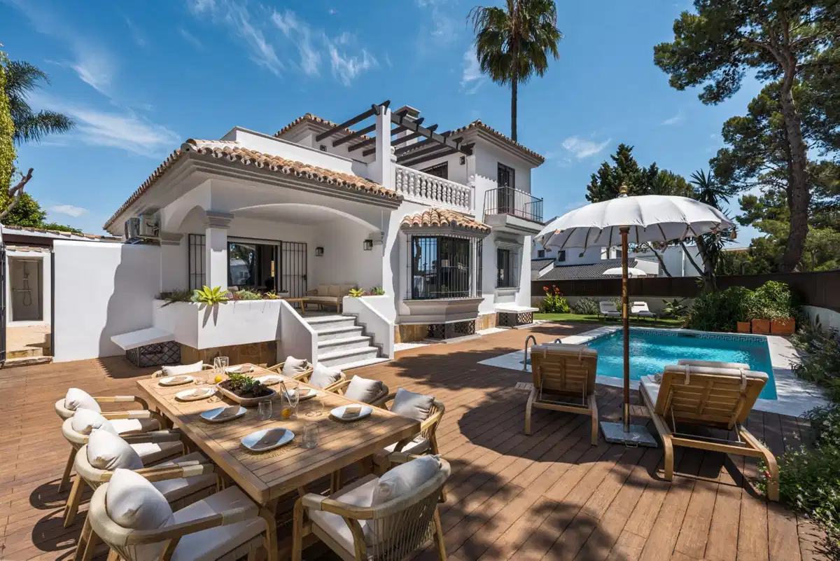 6 bedrooms, 6 bathrooms Villa in Nueva Andalucía