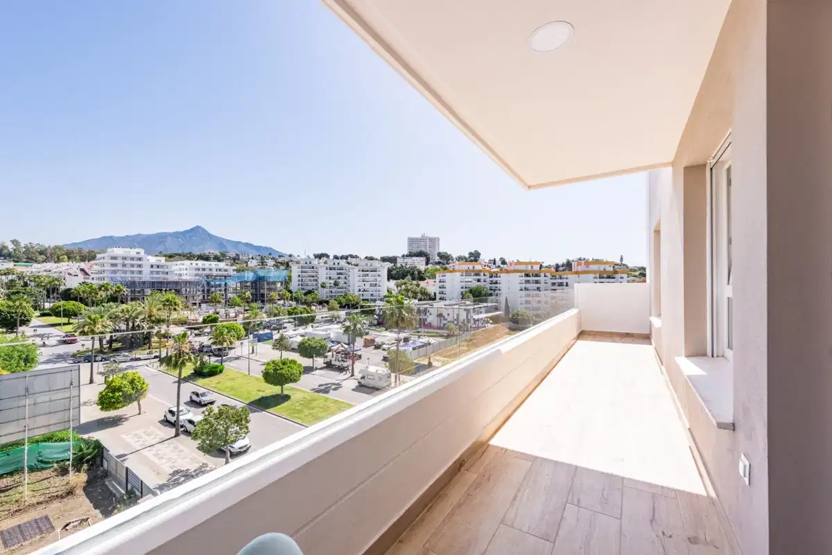 3 bedrooms, 2 bathrooms Apartment in Nueva Andalucía