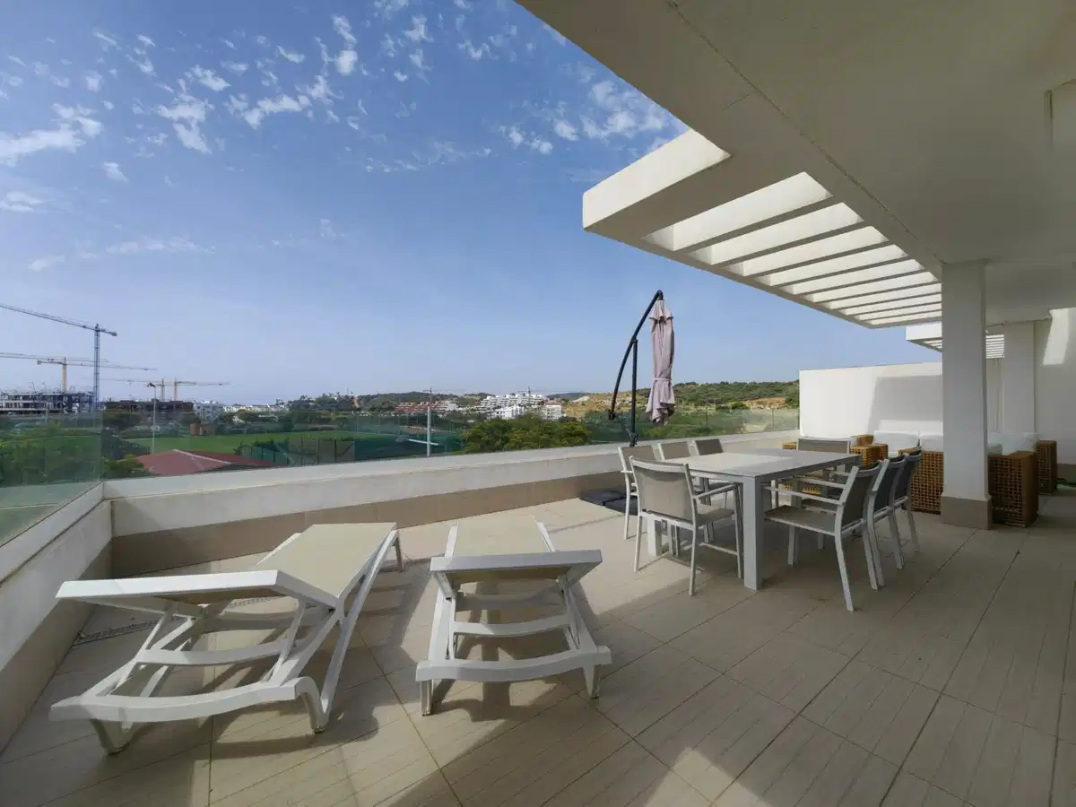 3 bedrooms, 2.5 bathrooms Penthouse in Estepona