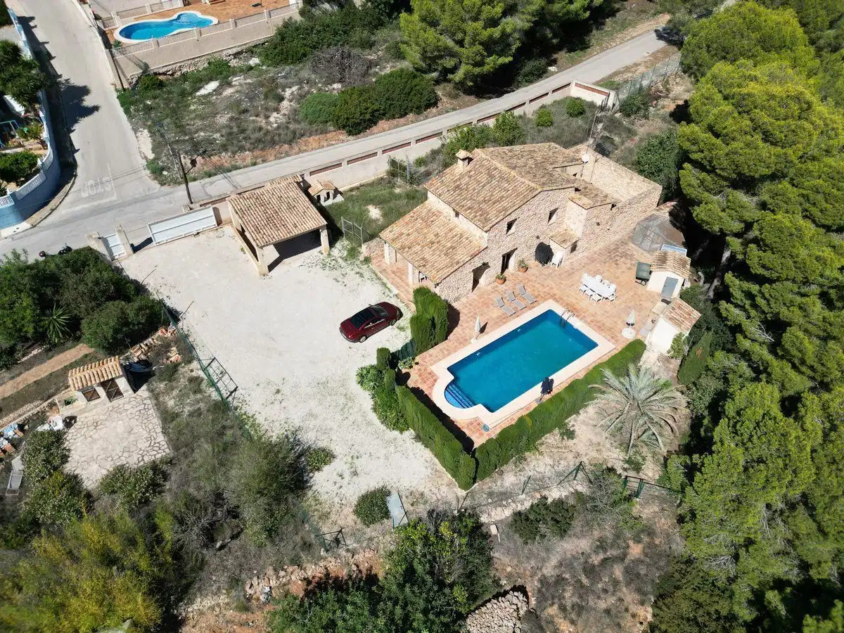 4 bedrooms, 3 bathrooms Finca in Calpe