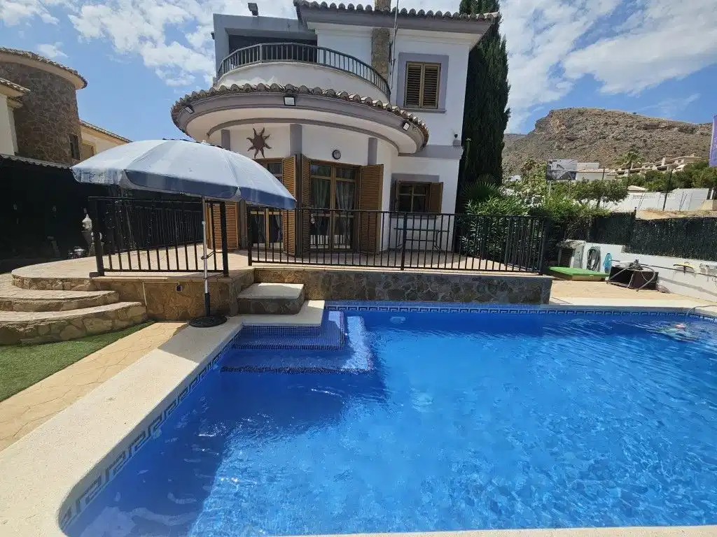 3 bedrooms, 3 bathrooms Villa in Finestrat