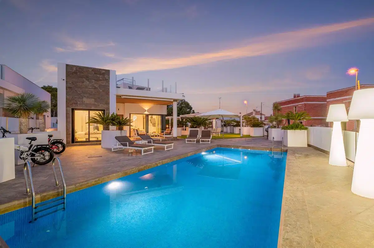 3 bedrooms, 2 bathrooms Villa in Villamartin