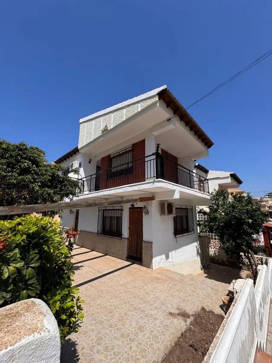 4 bedrooms, 2 bathrooms Villa in Aguilas