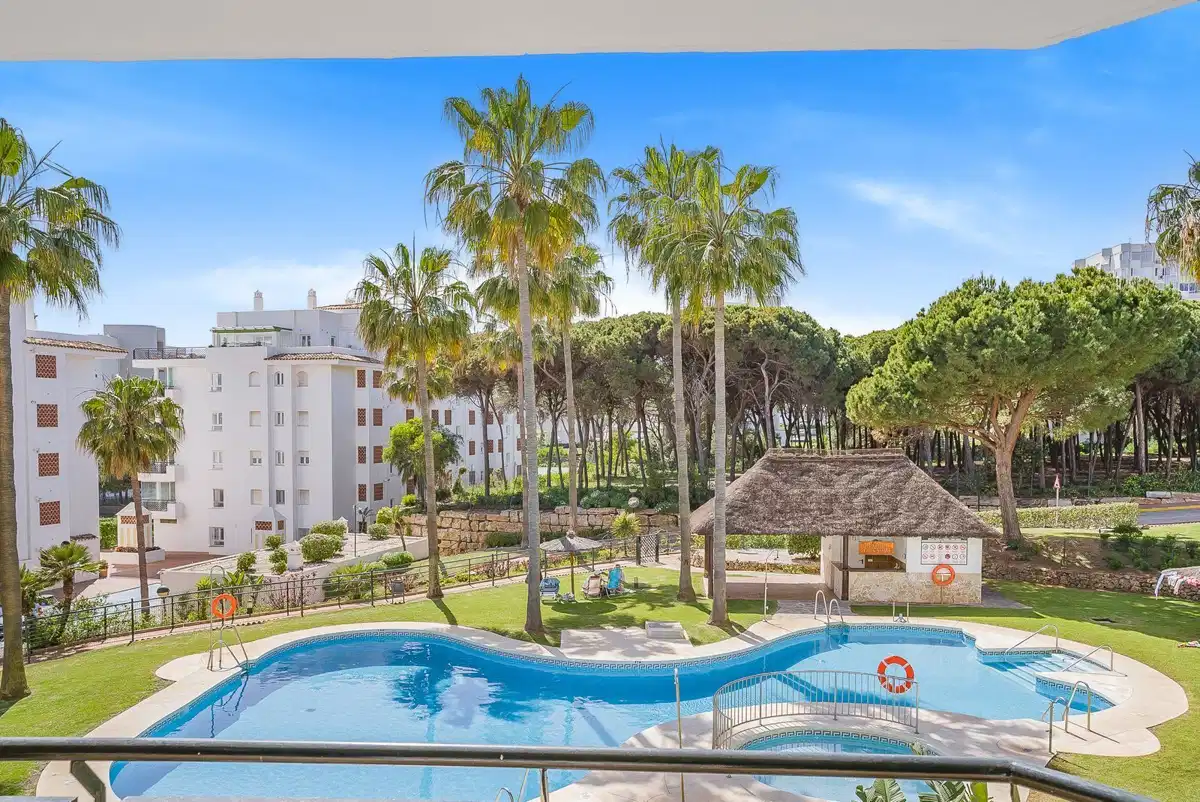 2 bedrooms, 2 bathrooms Apartment in Calahonda