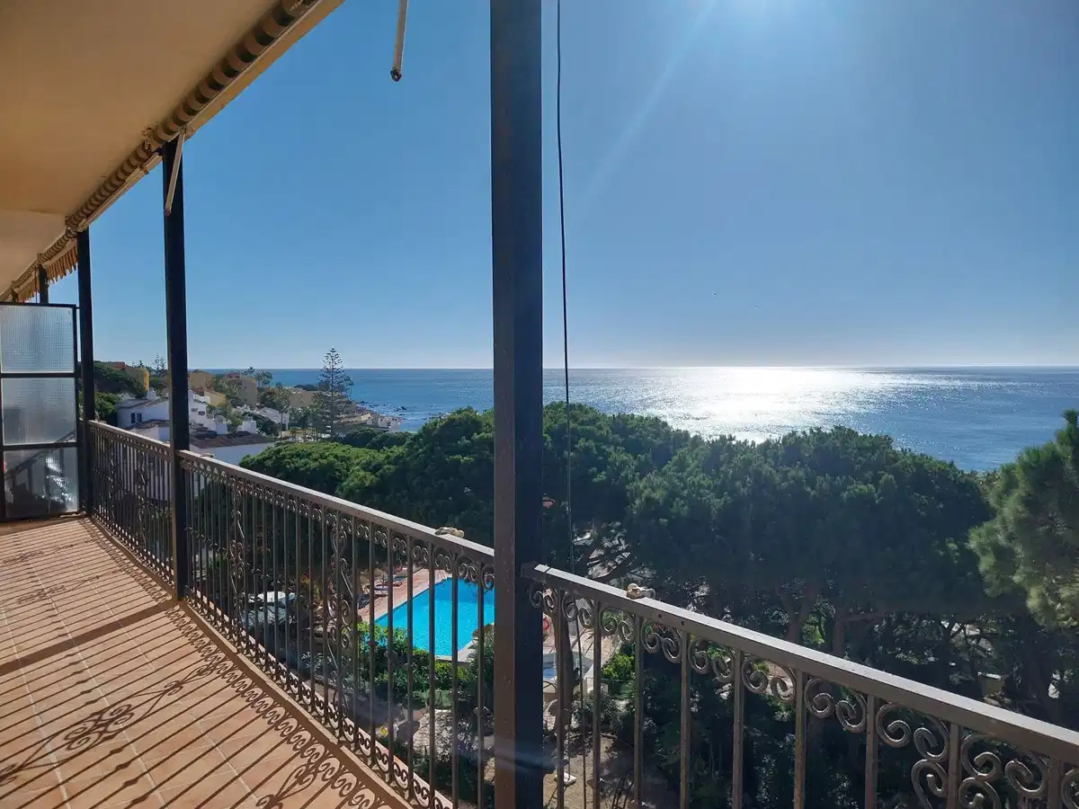 2 bedrooms, 2 bathrooms Apartment in Calahonda