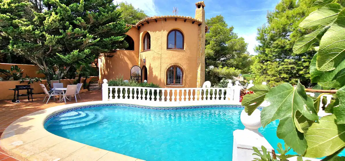 4-Bedroom, 3-Bathroom Villa with Panoramic Sea Views in Cumbre del Sol
