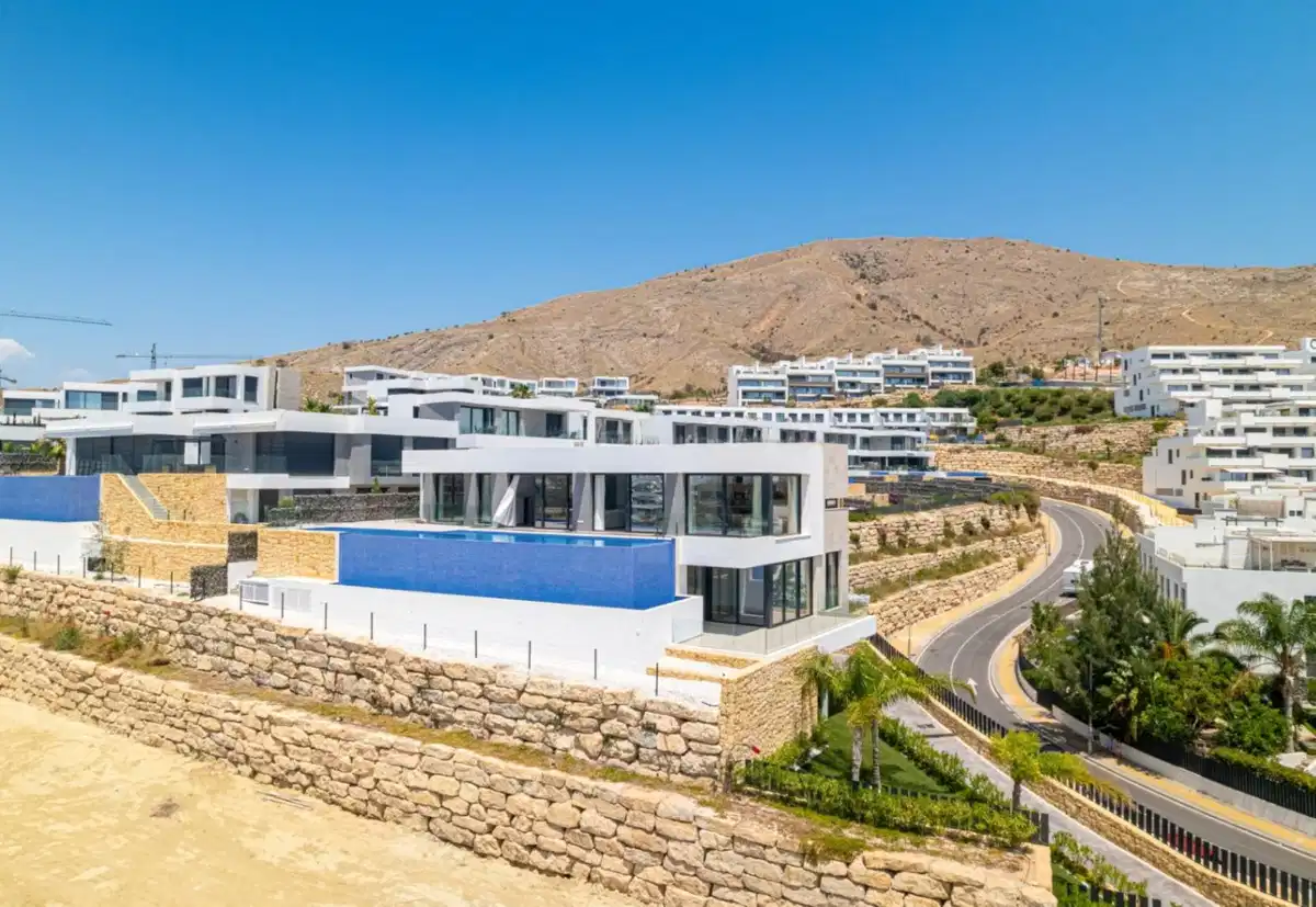 4 bedrooms, 4 bathrooms Villa in Finestrat