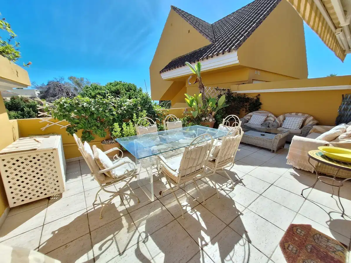 2 bedrooms, 2 bathrooms Penthouse in Elviria