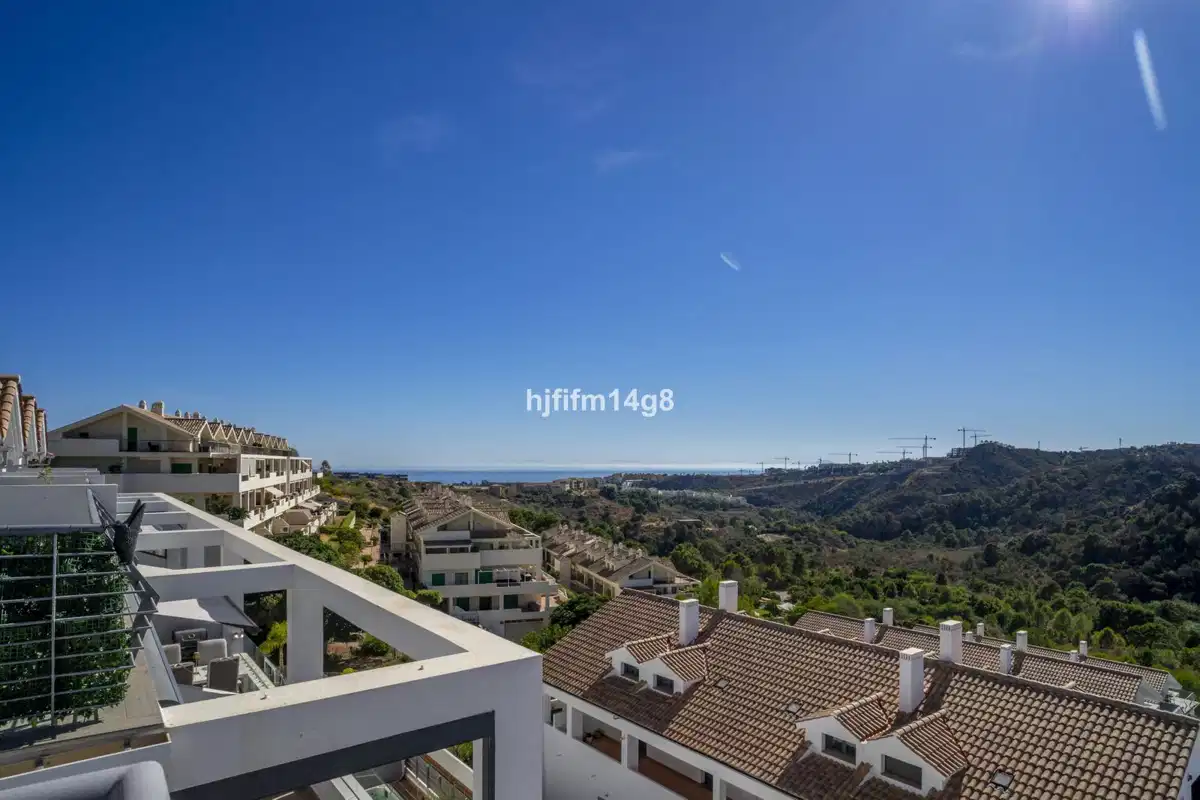 2 bedrooms, 2.5 bathrooms Penthouse in Estepona
