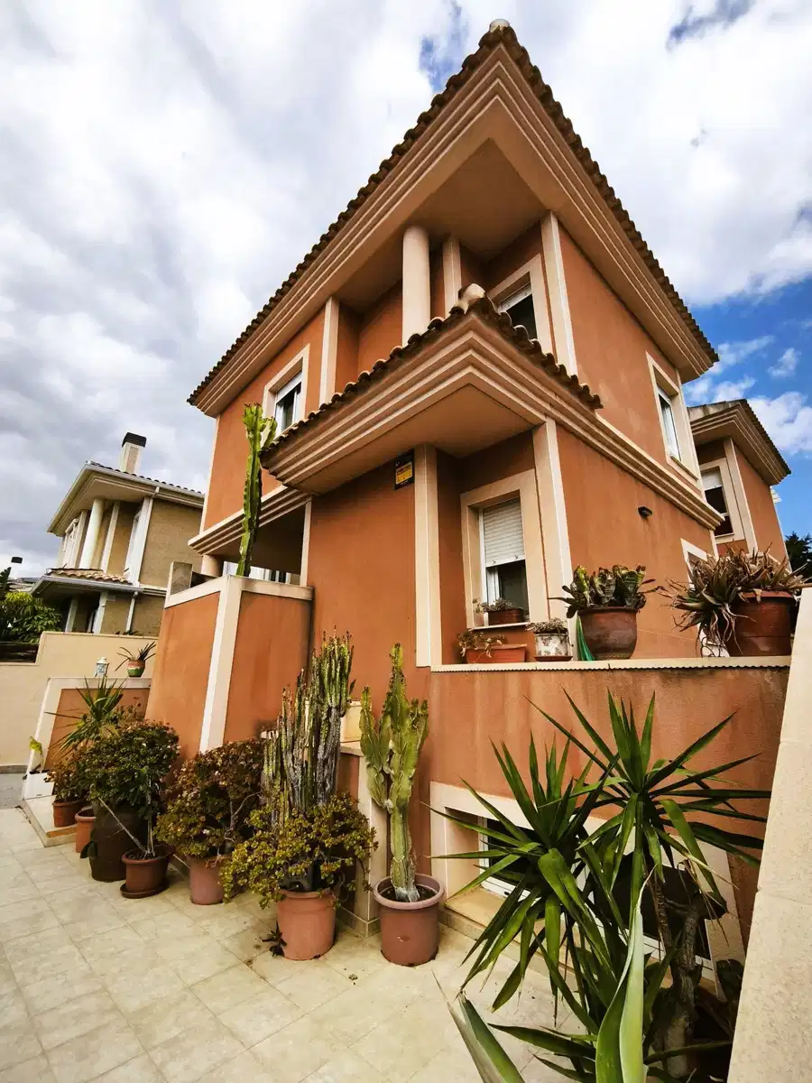 4 bedrooms, 4 bathrooms Villa in Alicante