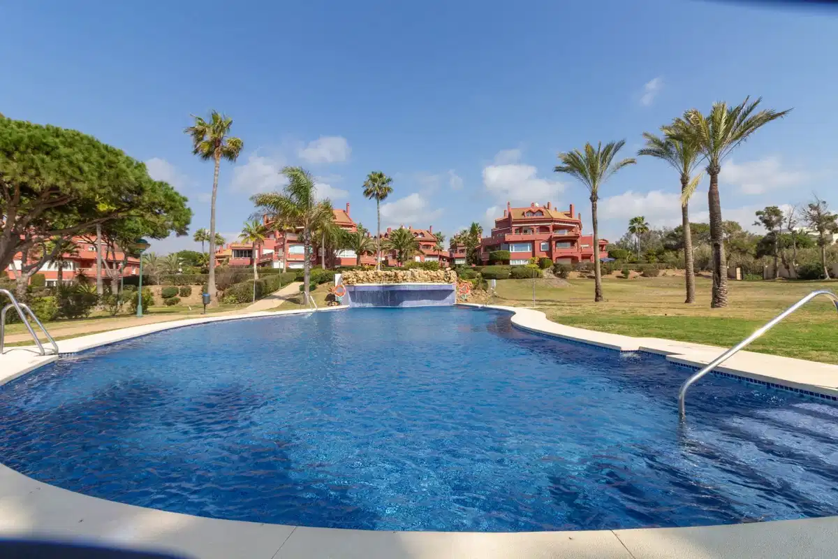 3 bedrooms, 2 bathrooms Apartment in Elviria