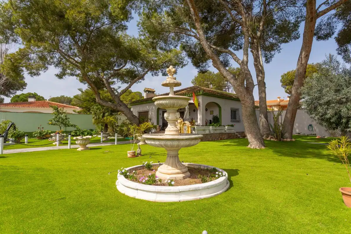 3 bedrooms, 3 bathrooms Villa in Campoamor