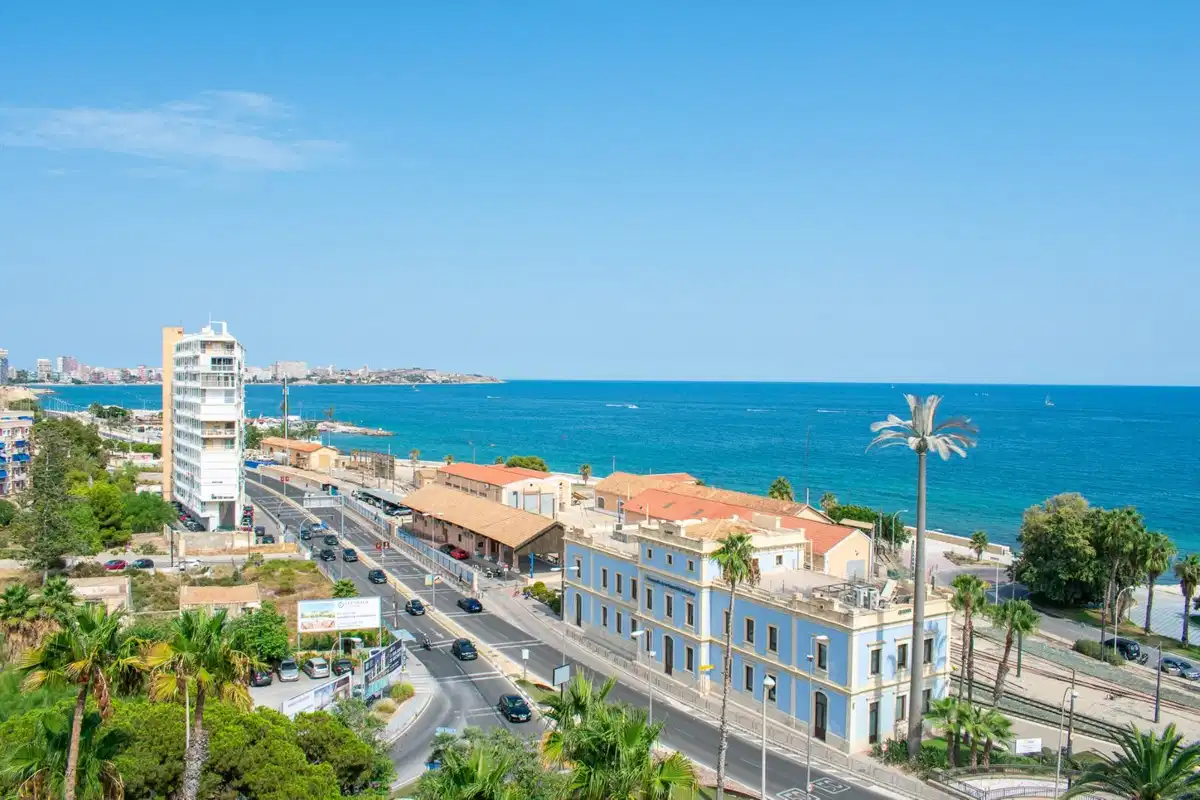 2 bedrooms, 1 bathrooms Penthouse in Alicante