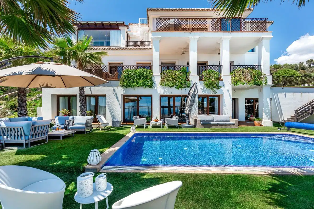 5 bedrooms, 5 bathrooms Villa in Benahavís