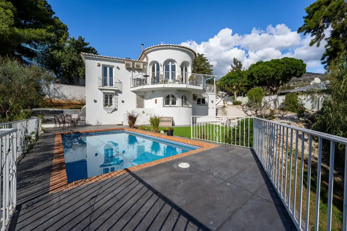 3 bedrooms, 3.5 bathrooms Villa in Mijas