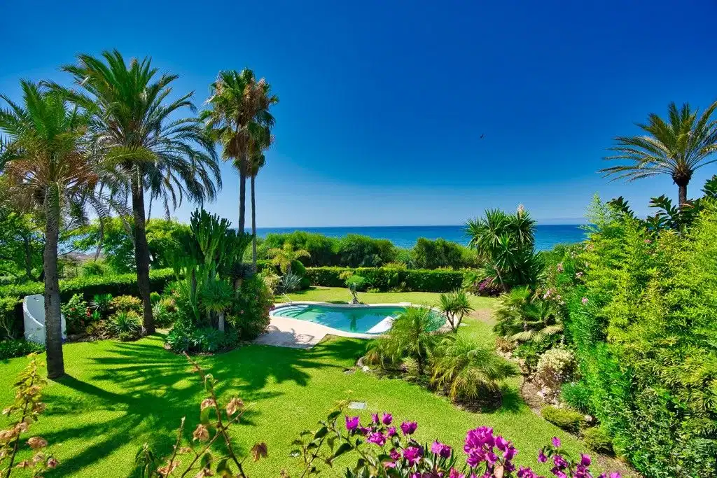 4 bedrooms, 4.5 bathrooms Villa in Marbella