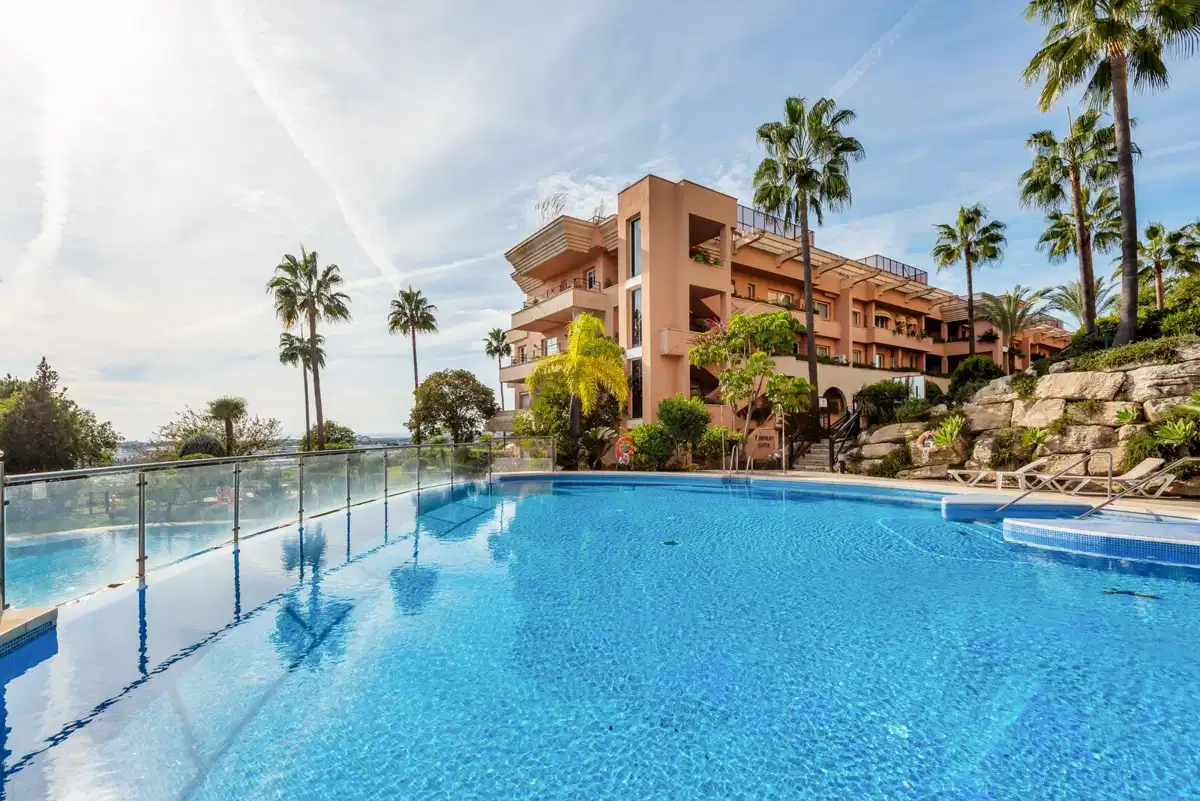 2 bedrooms, 3 bathrooms Apartment in Nueva Andalucía