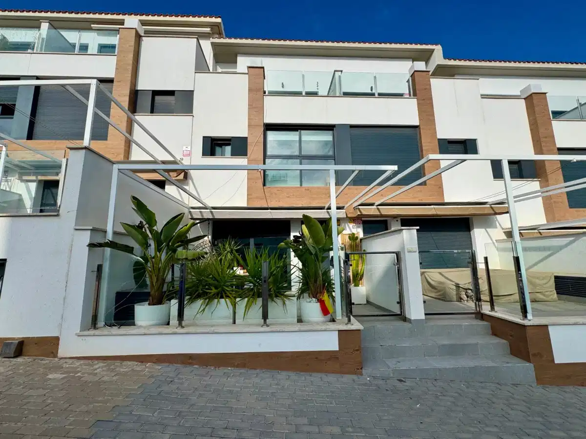 4 bedrooms, 3 bathrooms House in Guardamar del Segura