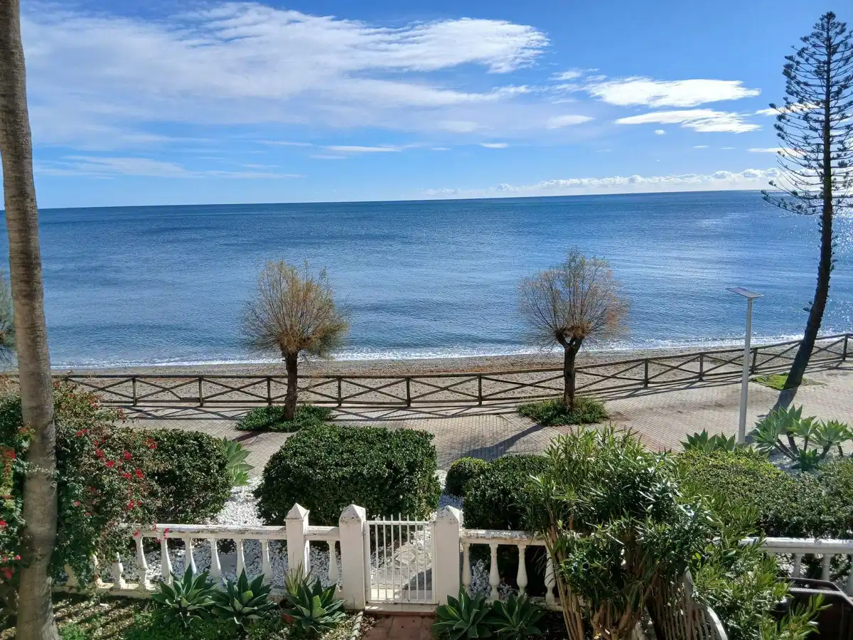 5 bedrooms, 4 bathrooms Duplex in Estepona