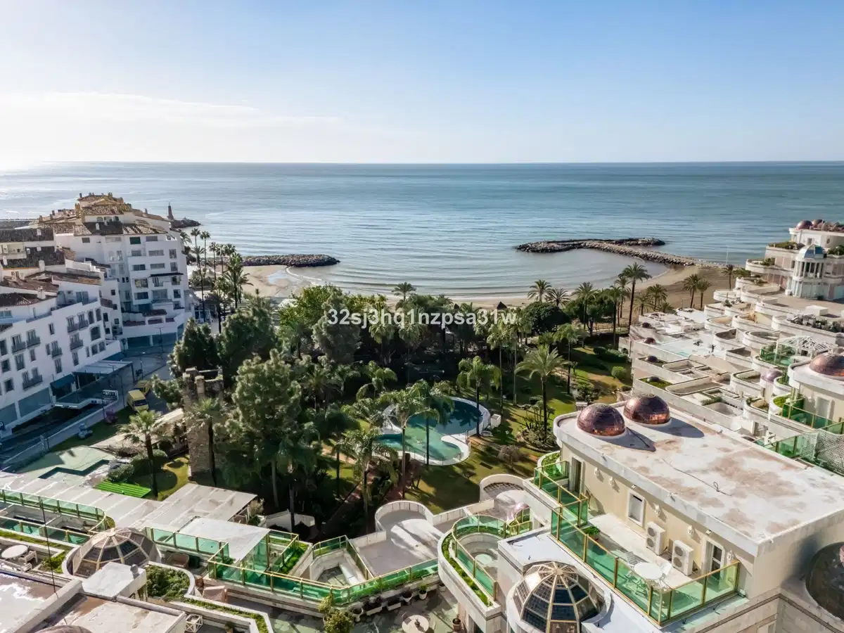 3 bedrooms, 4 bathrooms Apartment in Marbella