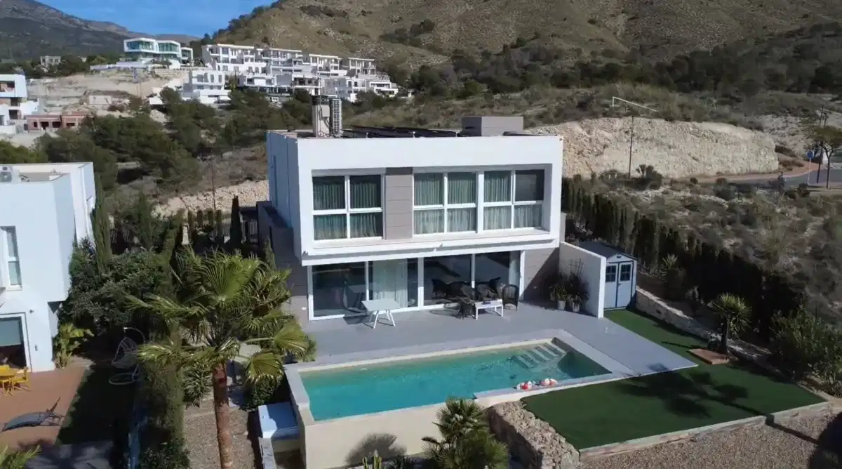 3 bedrooms, 4 bathrooms Villa in Finestrat