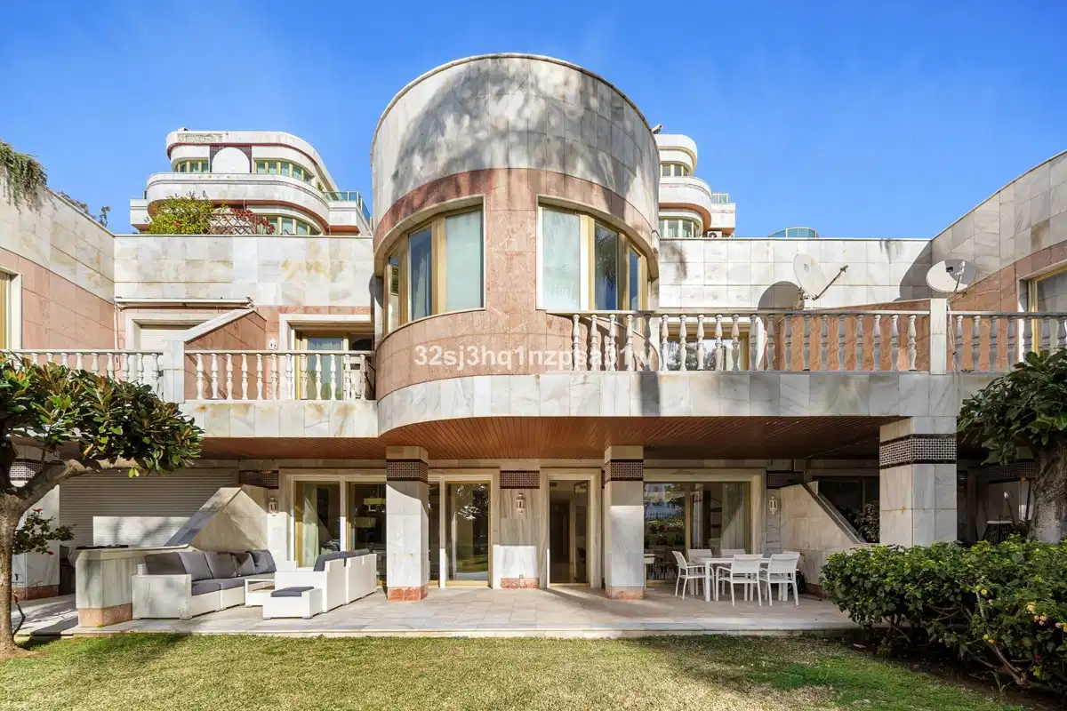 6 bedrooms, 7 bathrooms Apartment in Marbella