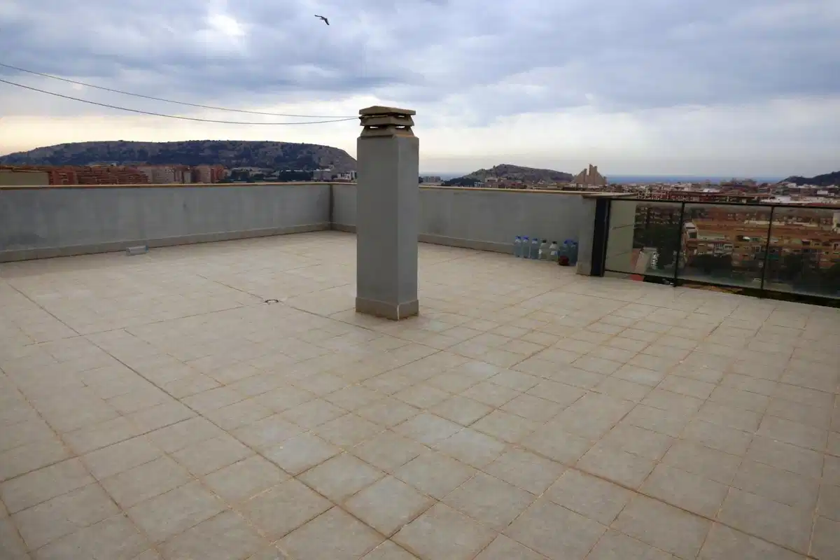 4 bedrooms, 2 bathrooms Penthouse in Alicante