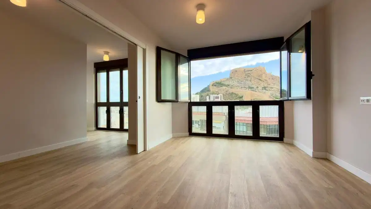 3 bedrooms, 2 bathrooms Apartment in Alicante