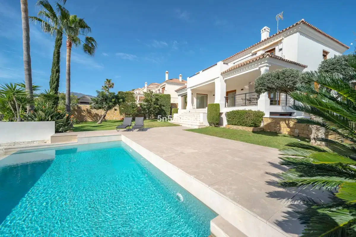 5 bedrooms, 4.5 bathrooms Villa in Benahavís