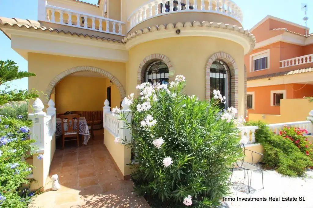 4 bedrooms, 2 bathrooms Villa in Orihuela Costa