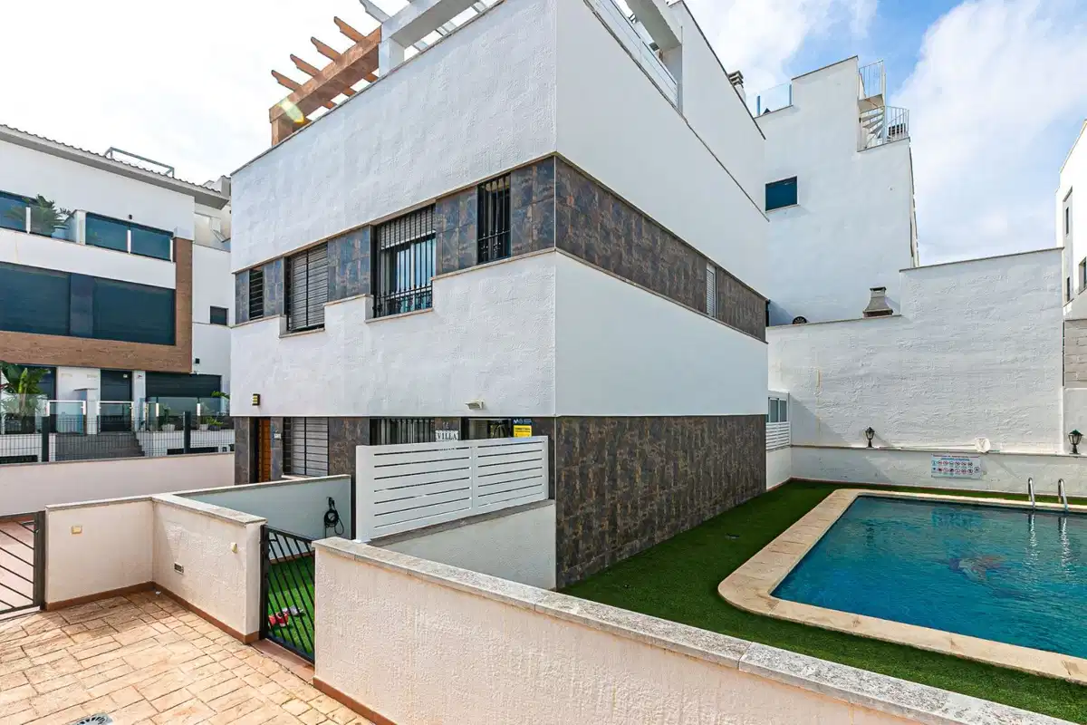 3 bedrooms, 1 bathrooms Townhouse in Guardamar del Segura